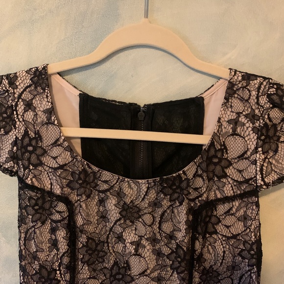 Alice + Olivia Floral Lace Dress - Picture 3 of 11